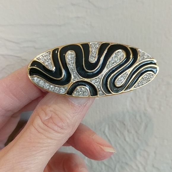 Trifari Jewelry - TRIFARI BROOCH